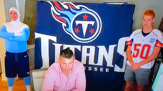 mike vrabel chewing tobacco Mike Vrabel explains hilarious (and odd) scene during Thursday's NFL Draft