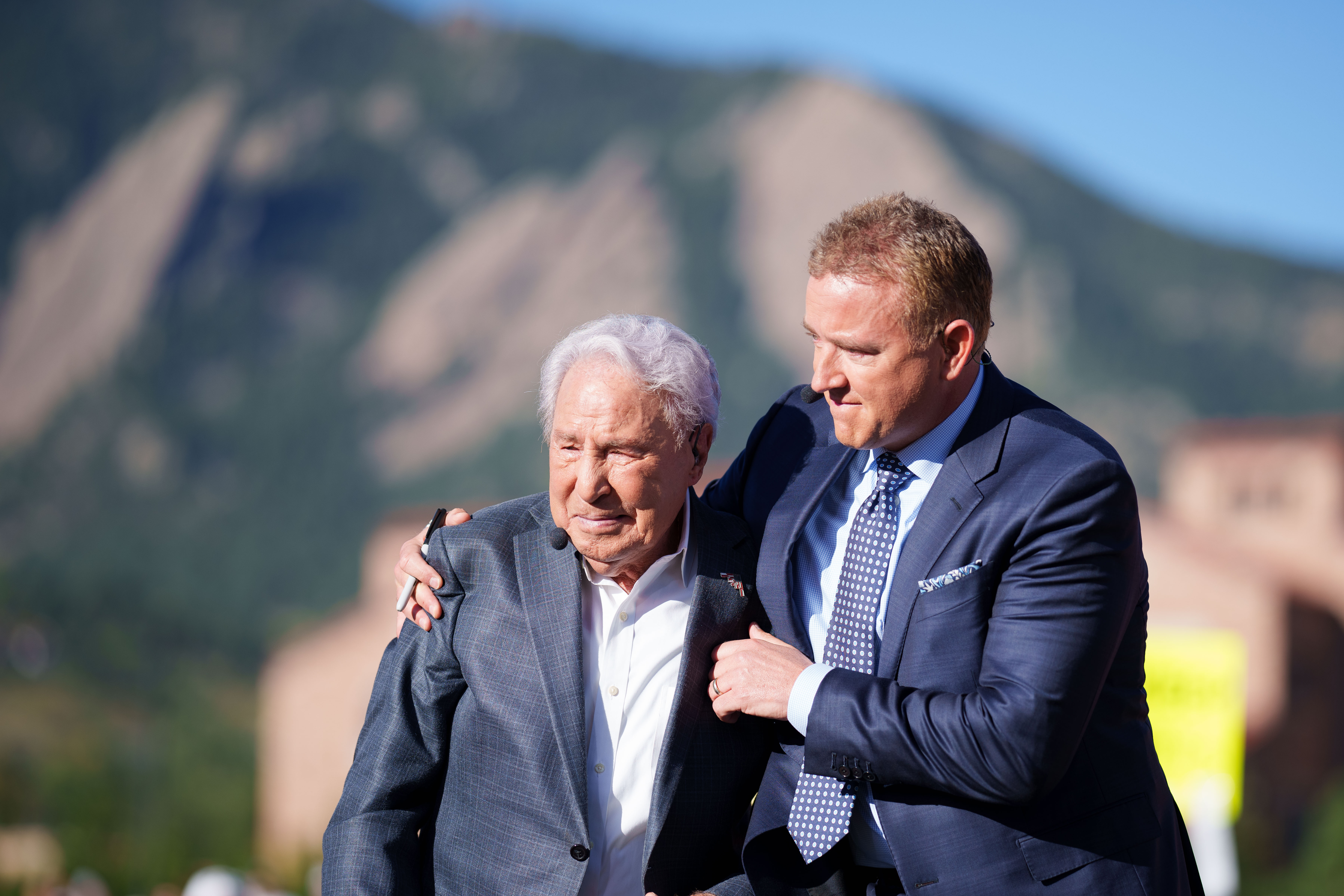 Kirk Herbstreit embraces Lee Corso.