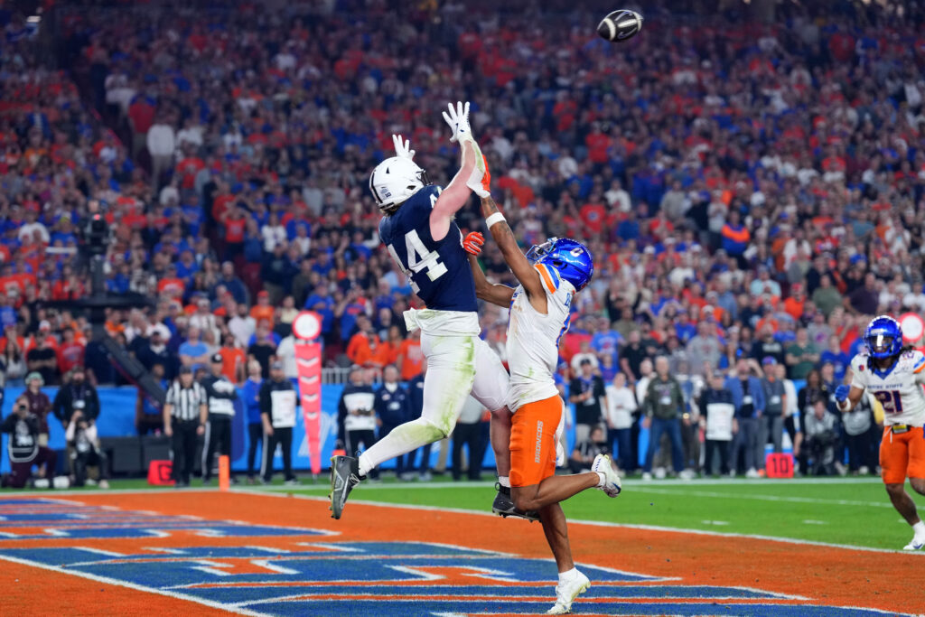 Tyler Warren elevates for a TD grab.