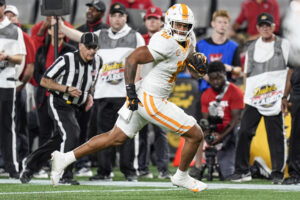 Holden Staes runs with the ball in a Tennessee game in 2024.