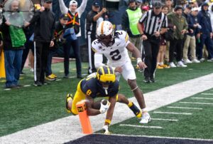 Michigan WR Tyler Morris dives