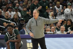 Tom Izzo coaching.