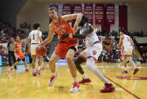 Tomislav Ivisic in action for Illinois.