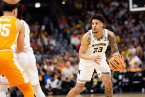 Michigan Wolverines forward Yaxel Lendeborg controls the ball in the second half against the Tennessee Volunteers.