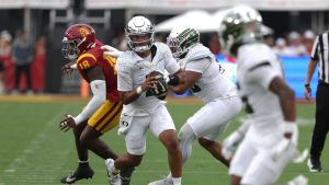 Dante Moore in the Oregon-USC game.