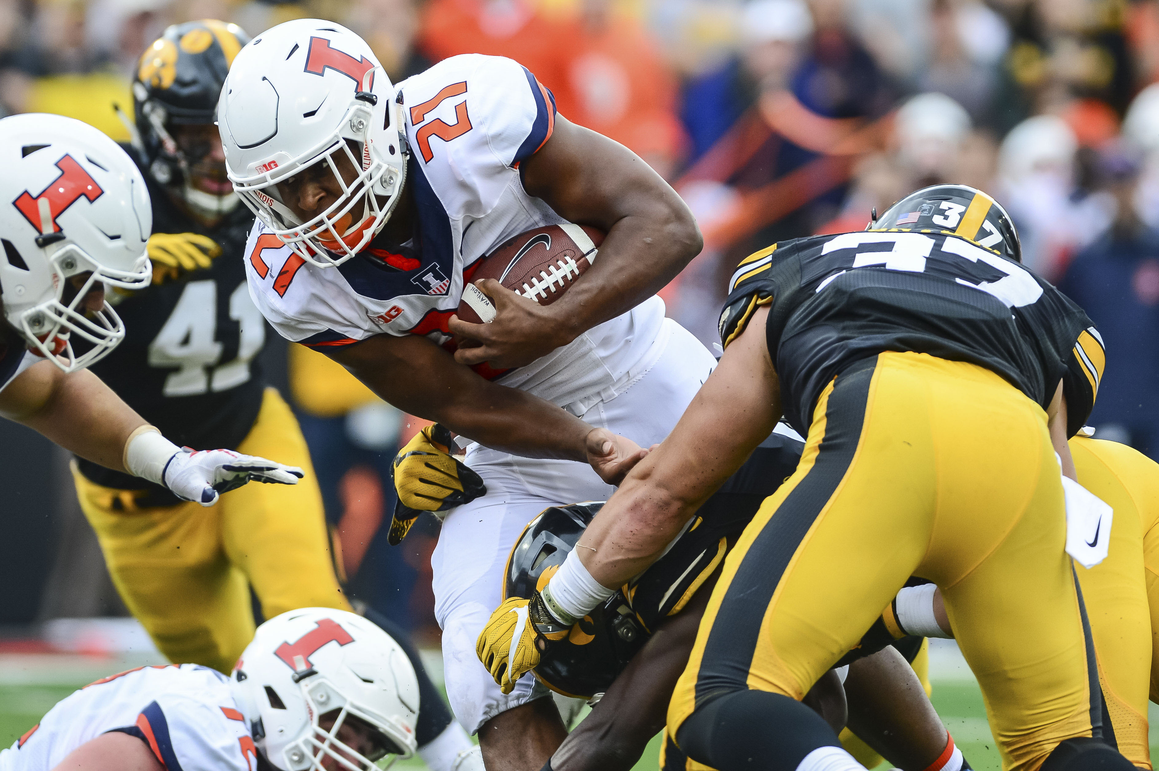 Illinois running back ruled out vs. Wisconsin due to concussion
