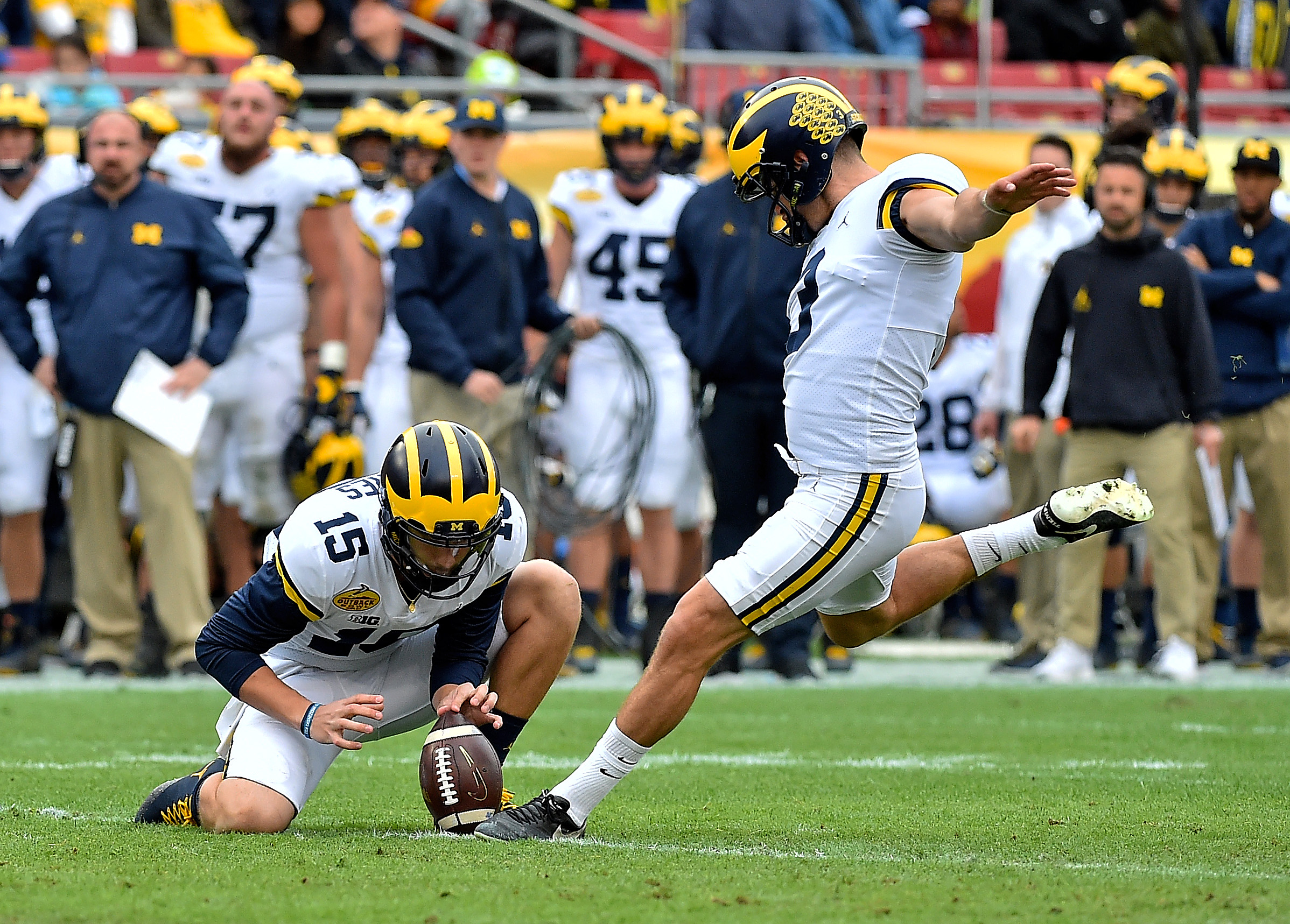 Michigan kicker apologizes for obscene gesture during Outback Bowl