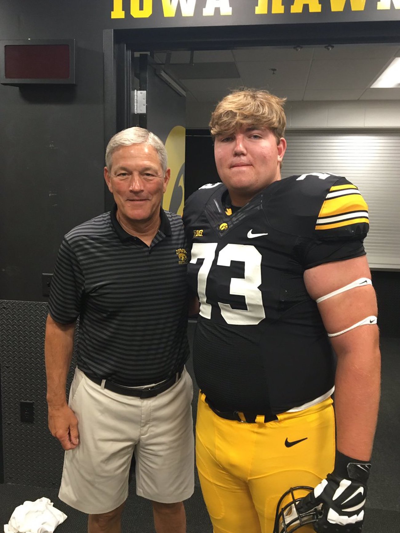 Iowa lands commitments from 2 talented linemen