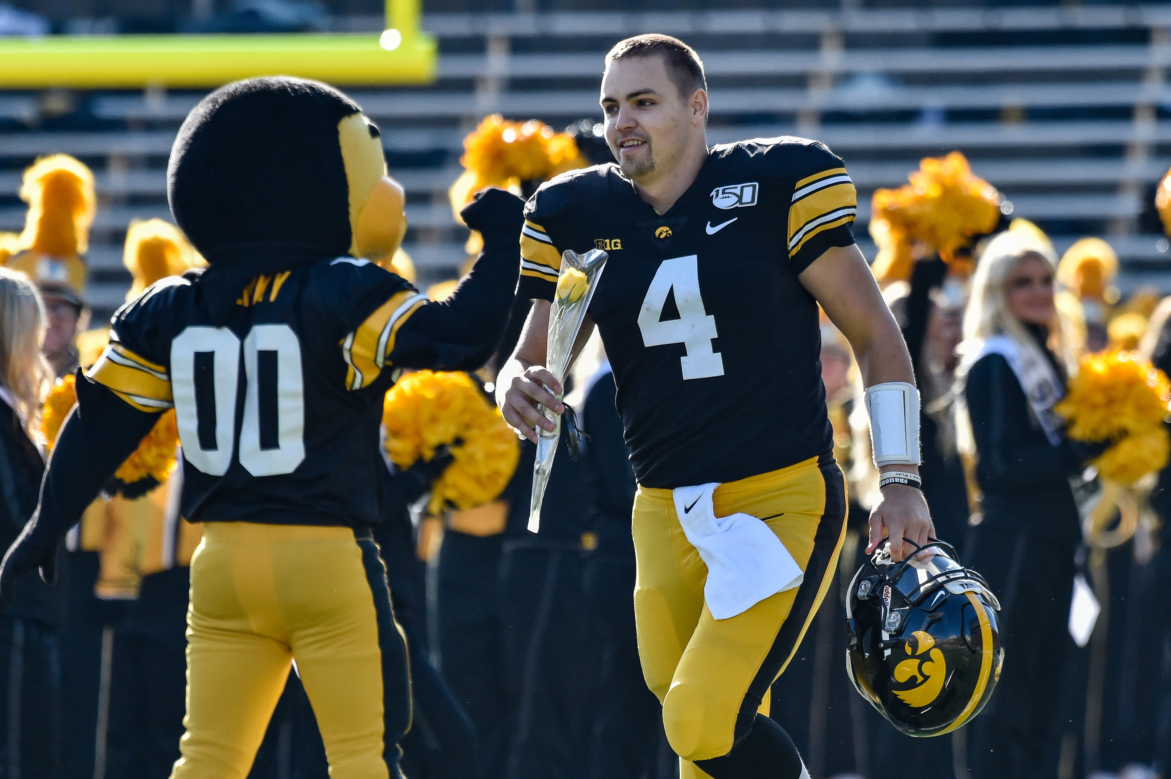 It's official Former Iowa QB Nate Stanley inks rookie deal with Vikings