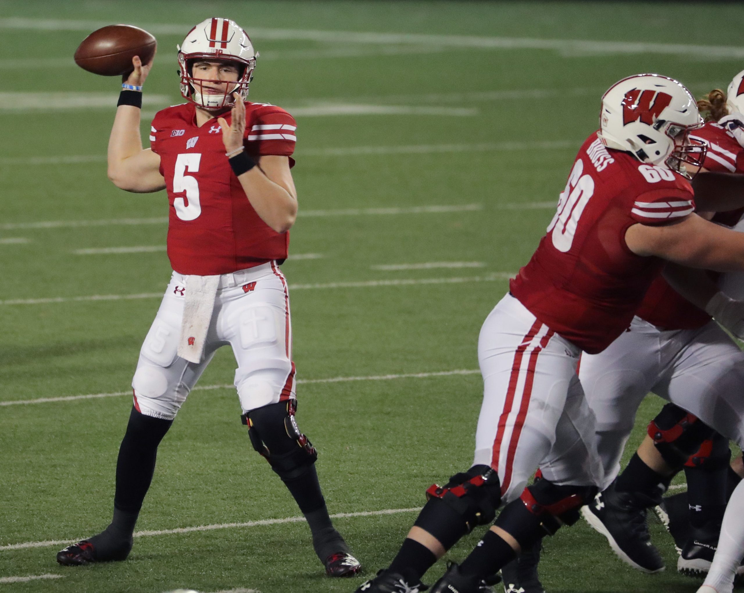 Report Wisconsin starting QB Graham Mertz tests positive for COVID19