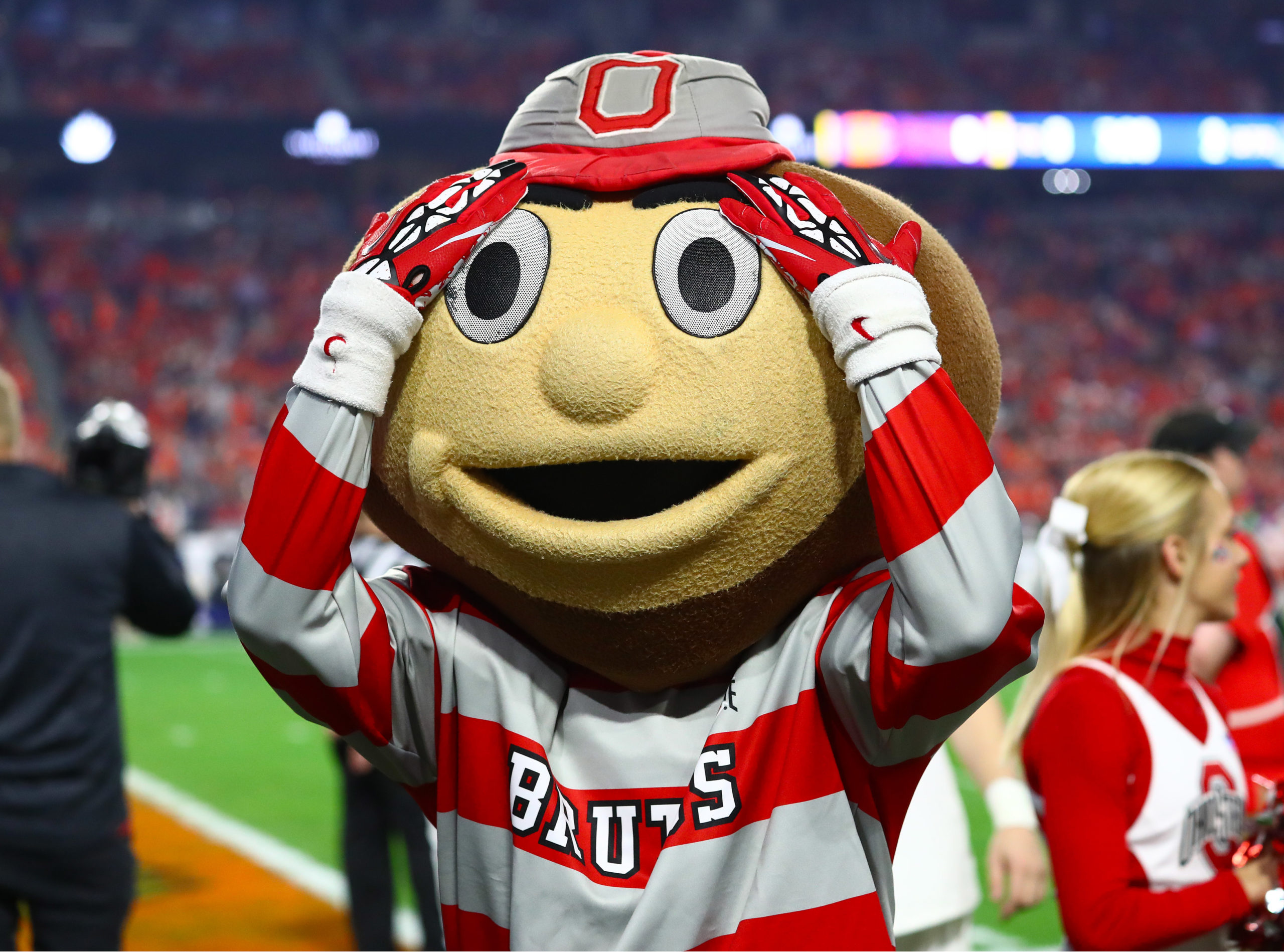 Ohio State left tackle carted off vs. Oregon after suffering apparent