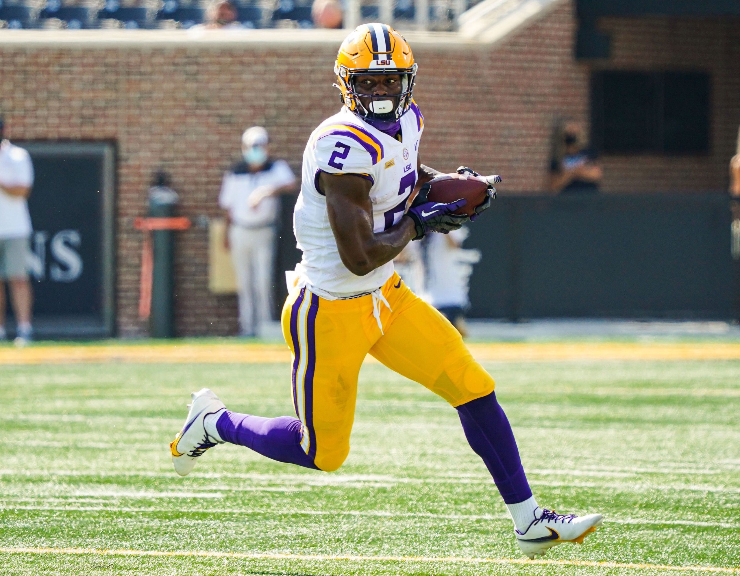 Highest rated TE In 247Sports History Hits Transfer Portal After 1 Season At LSU