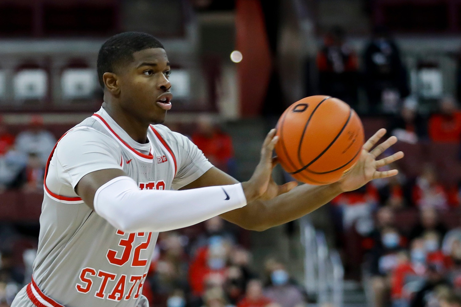 No. 19 Ohio State in a tight battle with Xavier at the half