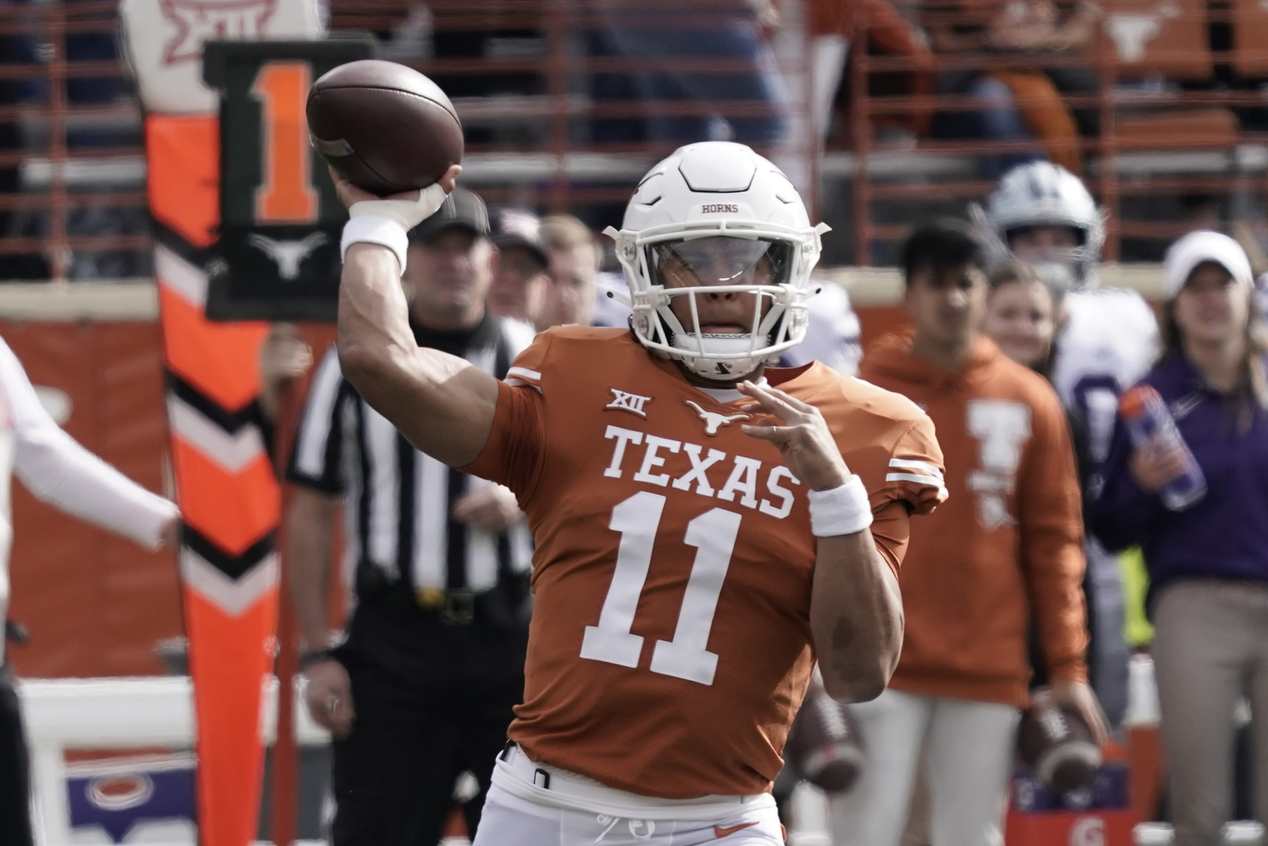 Texas starting QB opts for NCAA transfer portal