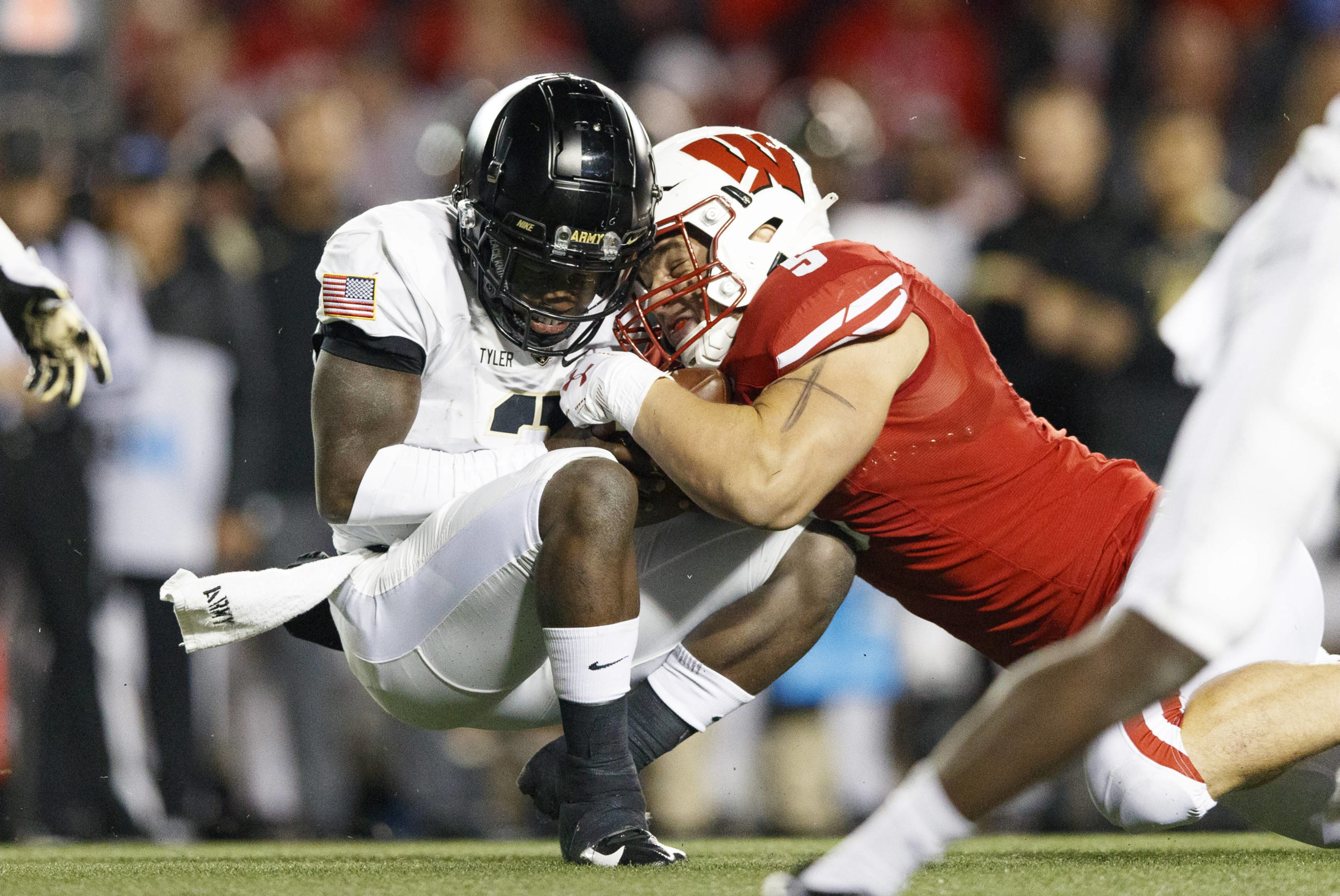 Wisconsin LB Leo Chenal announces his plans for the 2022 season 