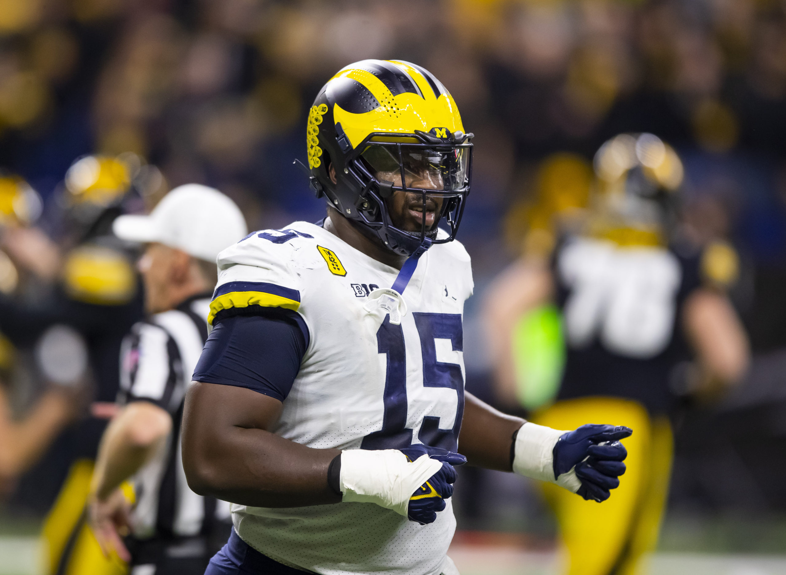 Michigan DL Chris Hinton makes decision on 2022 season