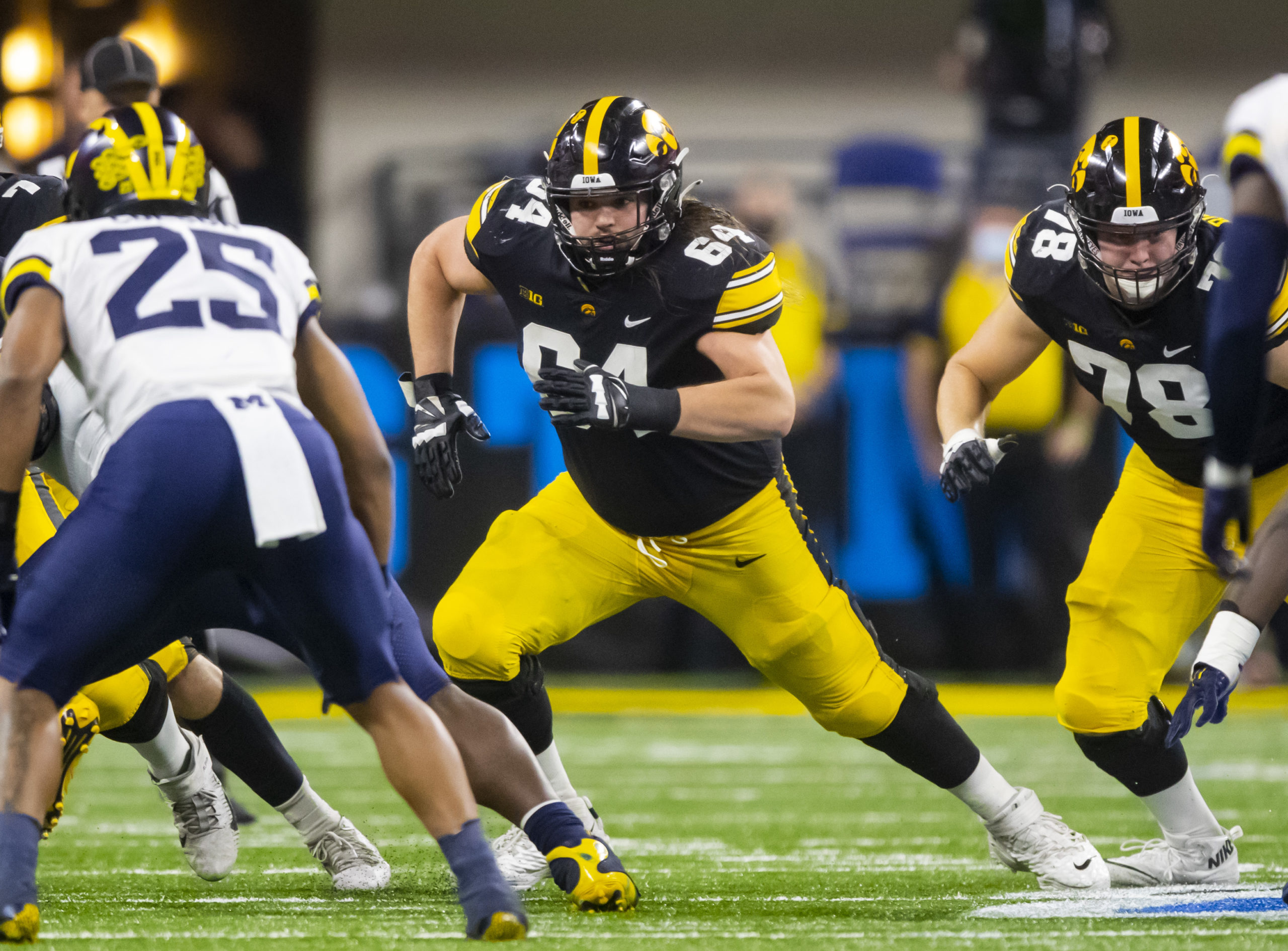 Iowa OL pens heartfelt goodbye, will enter NFL Draft after 5 seasons