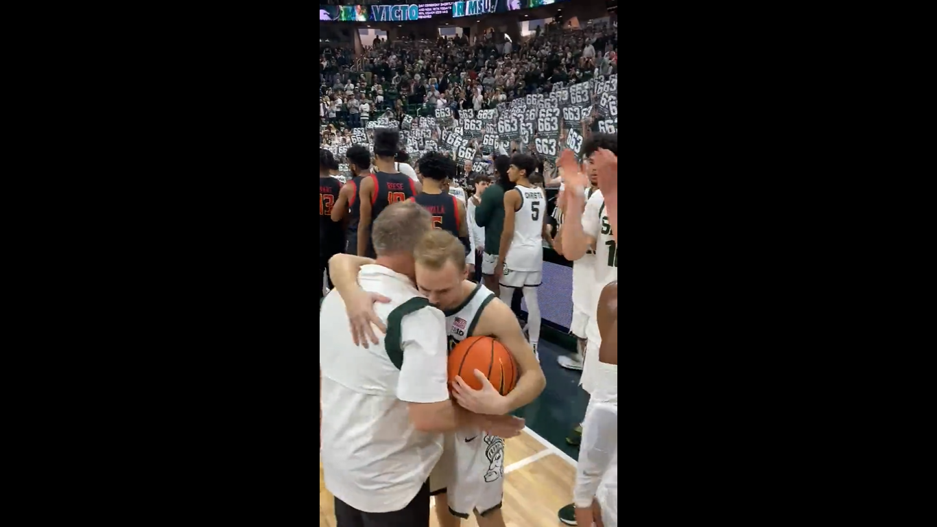 Tom Izzo, son Steven share special moment following milestone win in