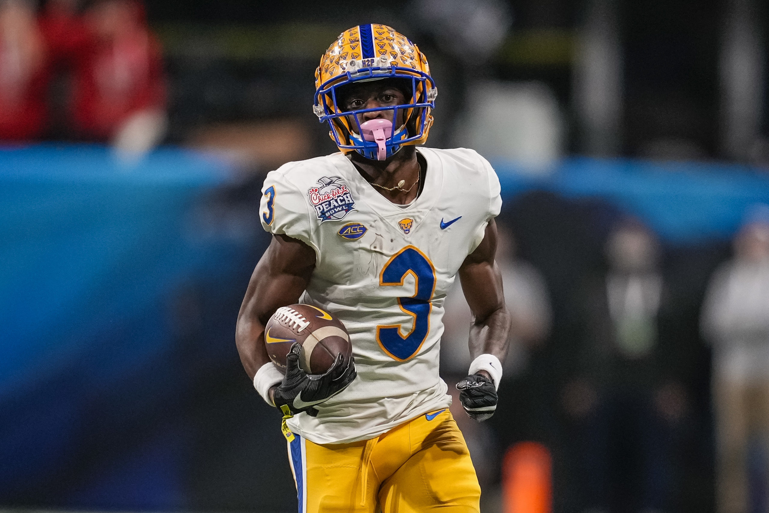 Pitt WR, 2021 Biletnikoff winner hitting NCAA transfer portal