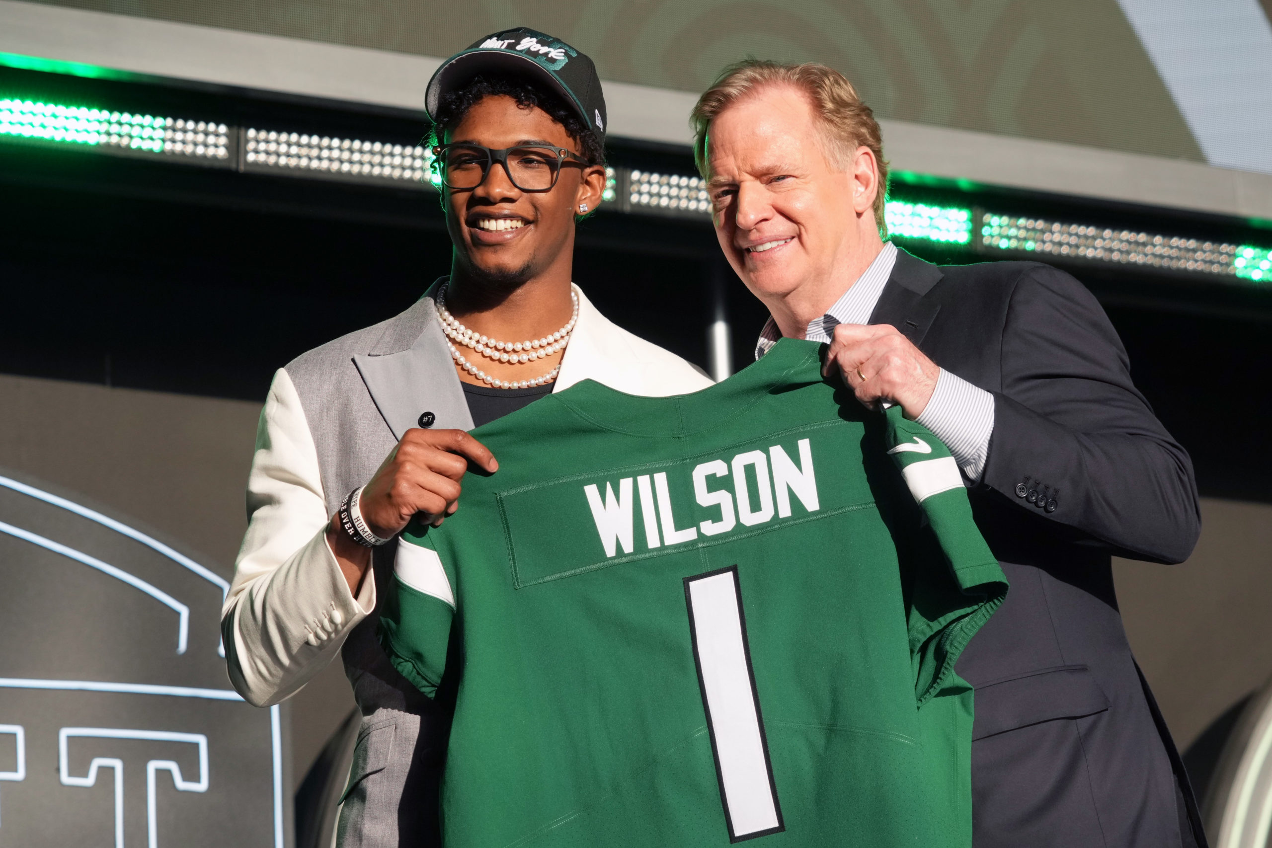 Garrett Wilson officially inks rookie contract with New York Jets