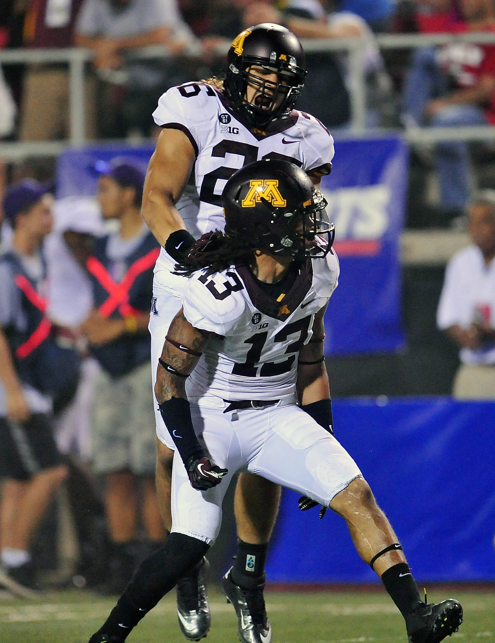 Former Minnesota LB returns to Target Center in 'WWE Smackdown' event