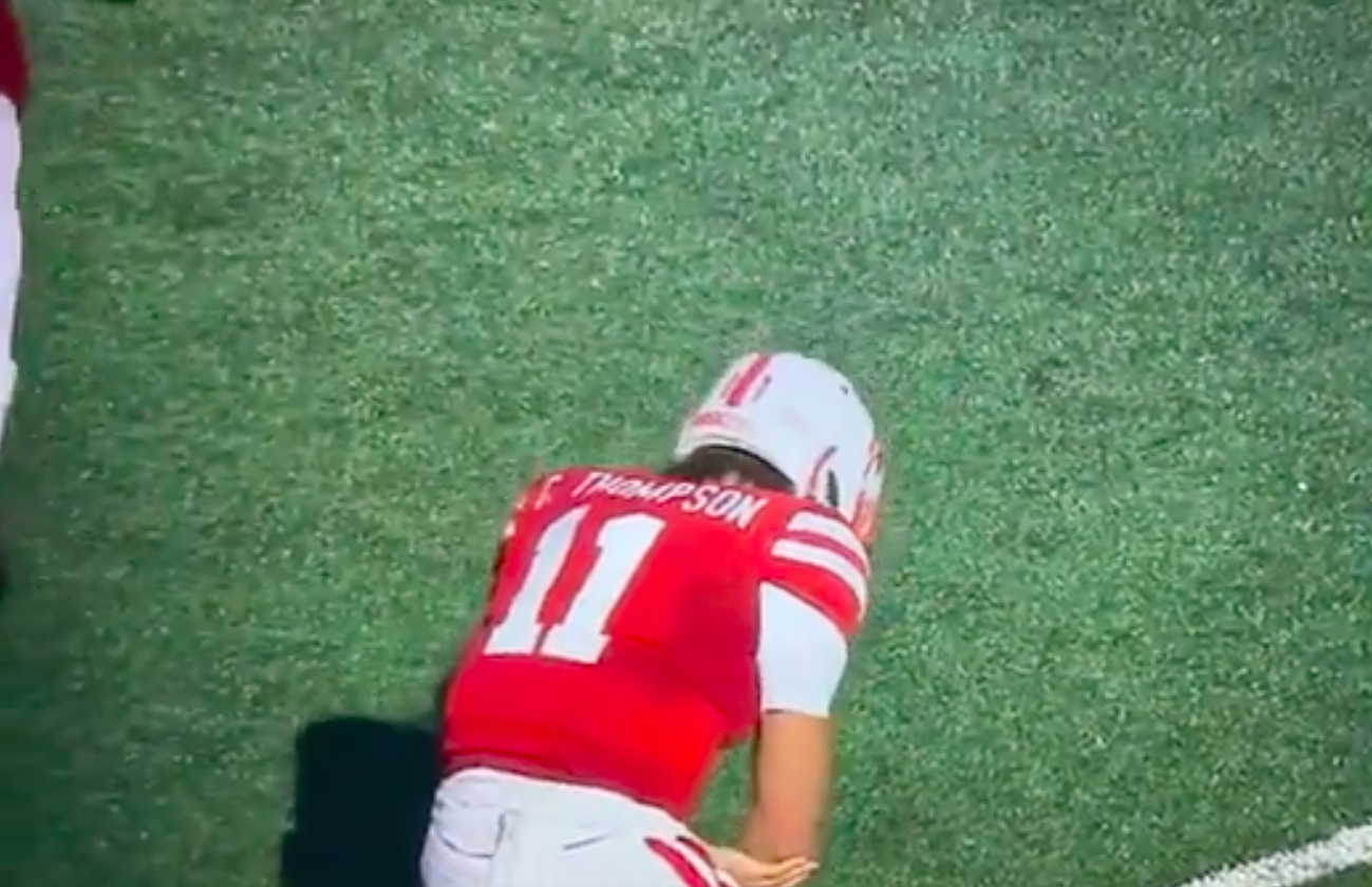 Casey Thompson seen heading to locker room after apparent injury vs