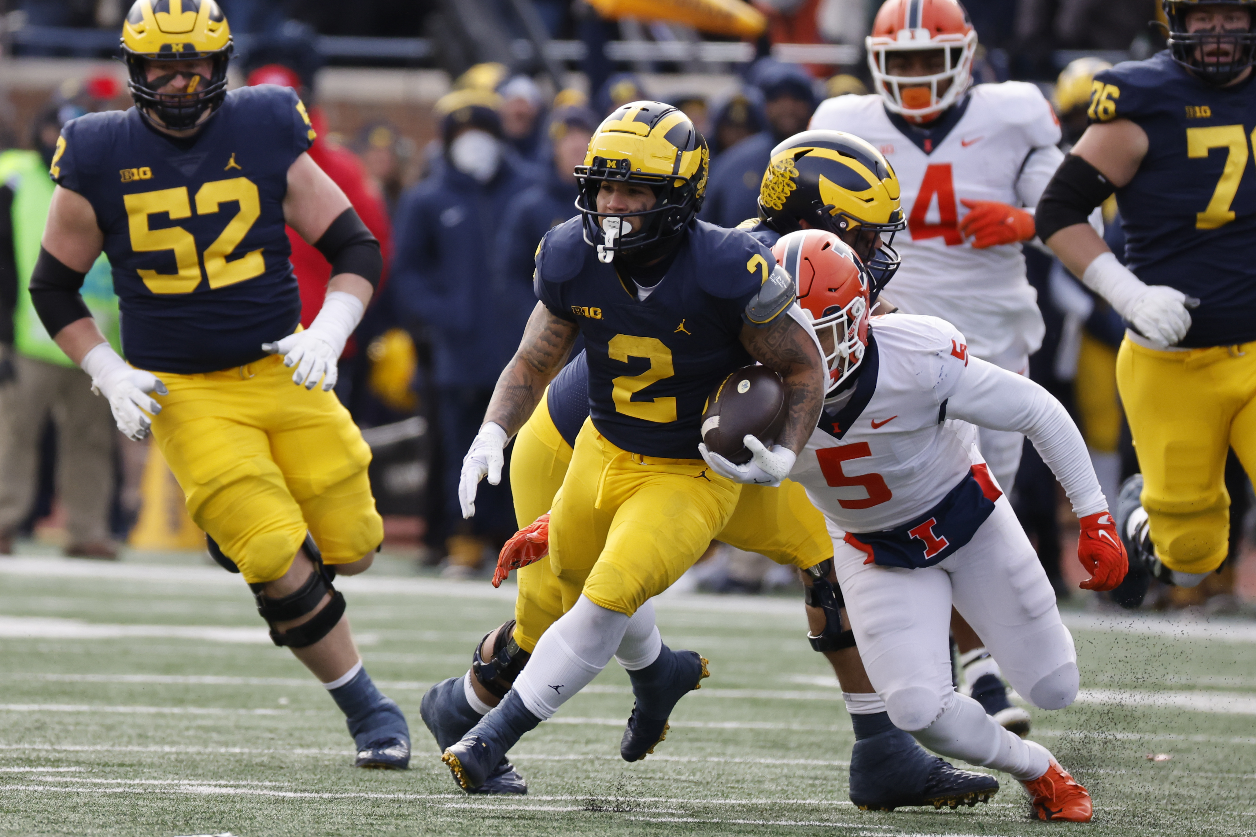 Blake Corum Expected To Have Knee Surgery Will Miss Remainder Of 