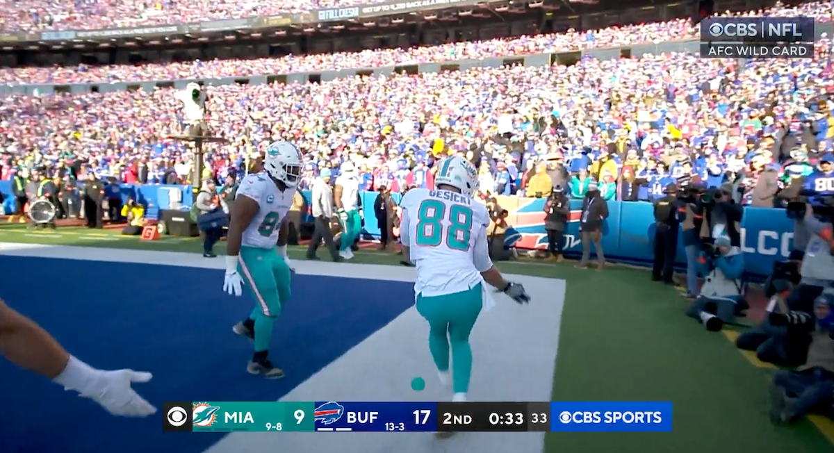 Mike Gesicki catches playoff TD for Miami Dolphins against Buffalo
